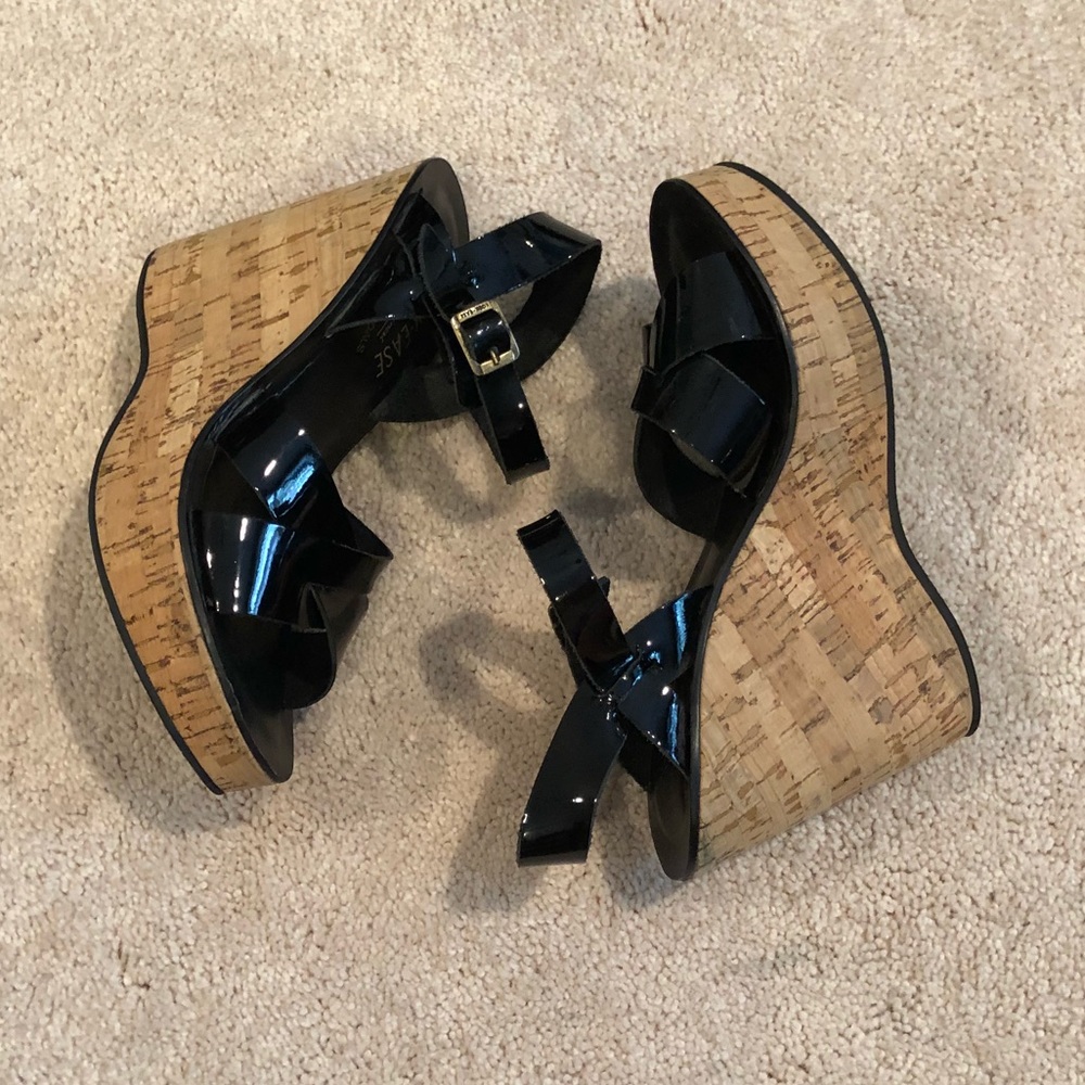 Black wedges